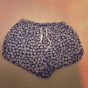Brandy Melville shorts🌸